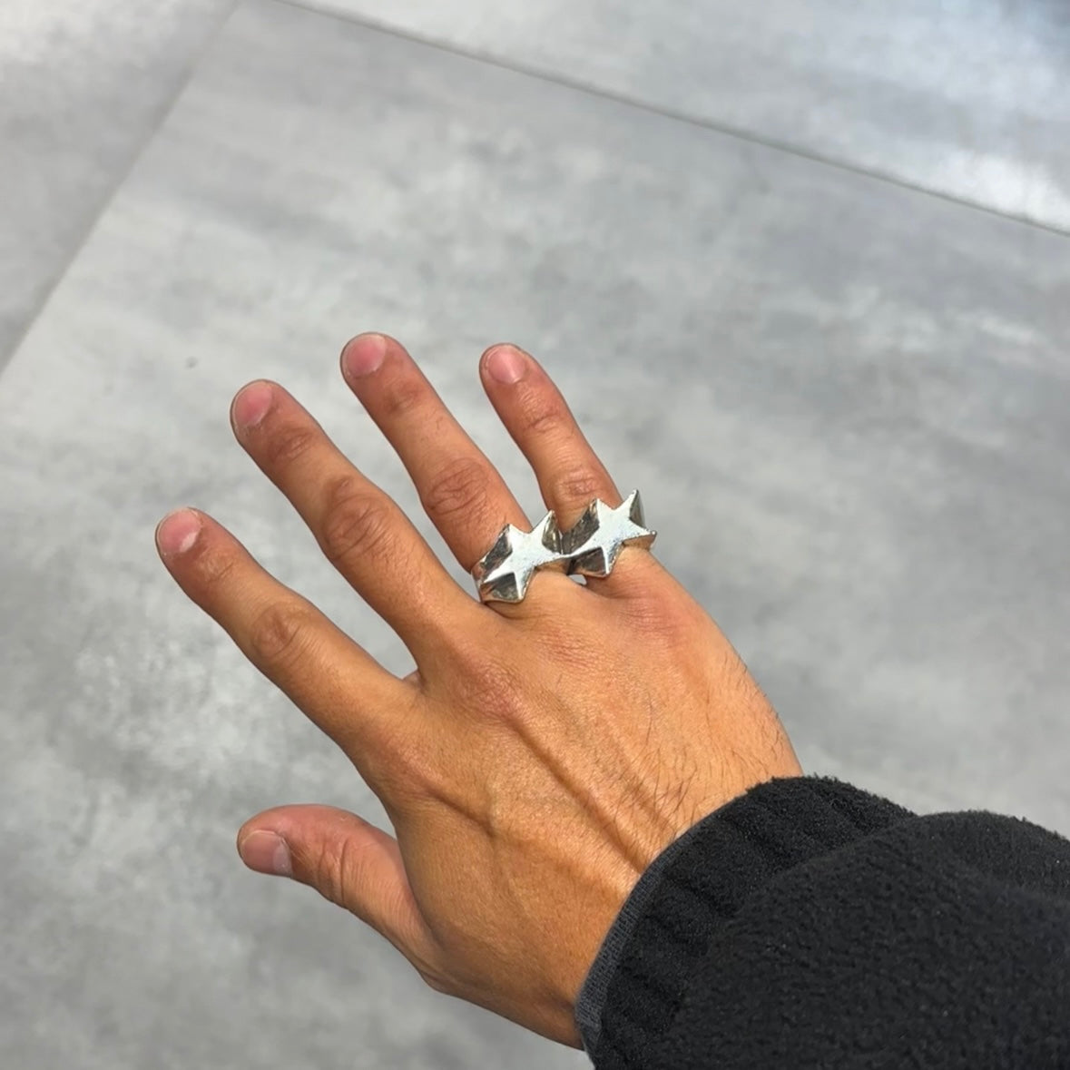Two Jeys Superstar Knuckle Ring